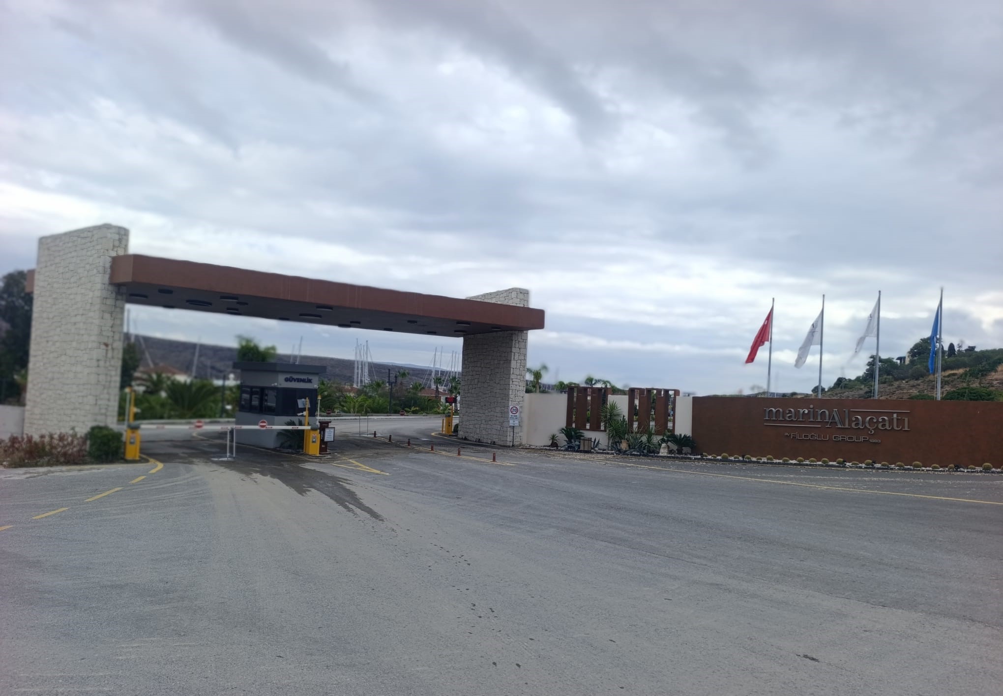 Alaçatı Marina Girişi